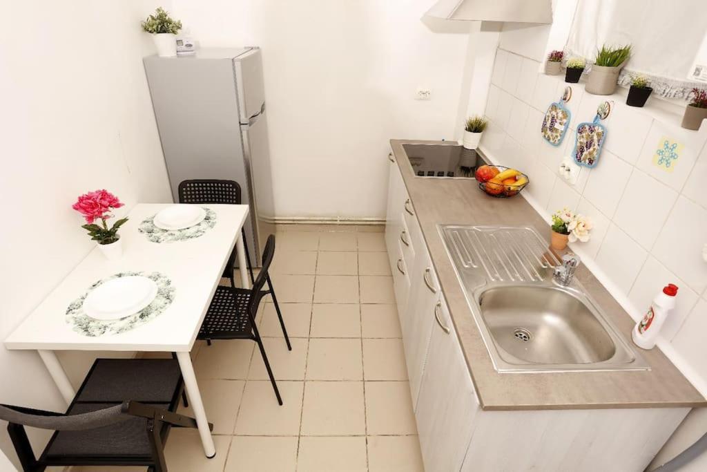 1 Bdrm Apartment In City Center Bükreş Dış mekan fotoğraf